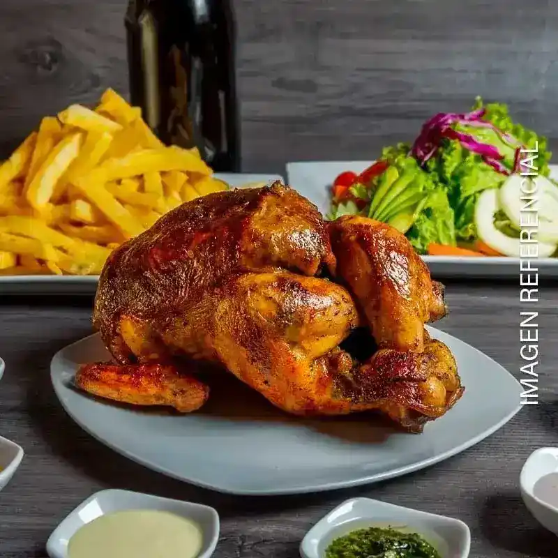 1 Pollo a la Brasa con papas, ensalada y cremas